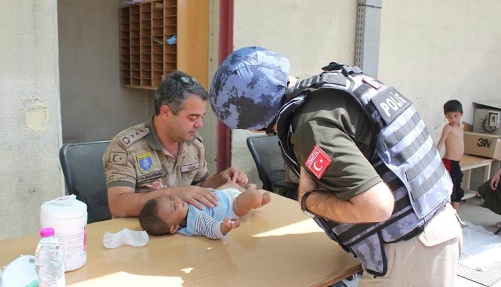 MSB,-Kabil'de-çocuklara-yardım-eli-uzatan-Mehmetçiğin-fotoğraflarını-paylaştı