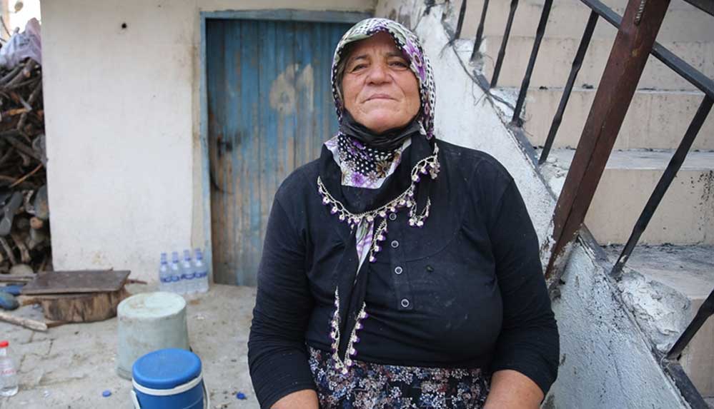 Manavgat'ta tedavi parası yanan kanser hastası kadının yüzü destek telefonlarıyla güldü 4 Manavgat'ta-tedavi-parası-yanan-kanser-hastası-kadının-yüzü-destek-telefonlarıyla-güldü