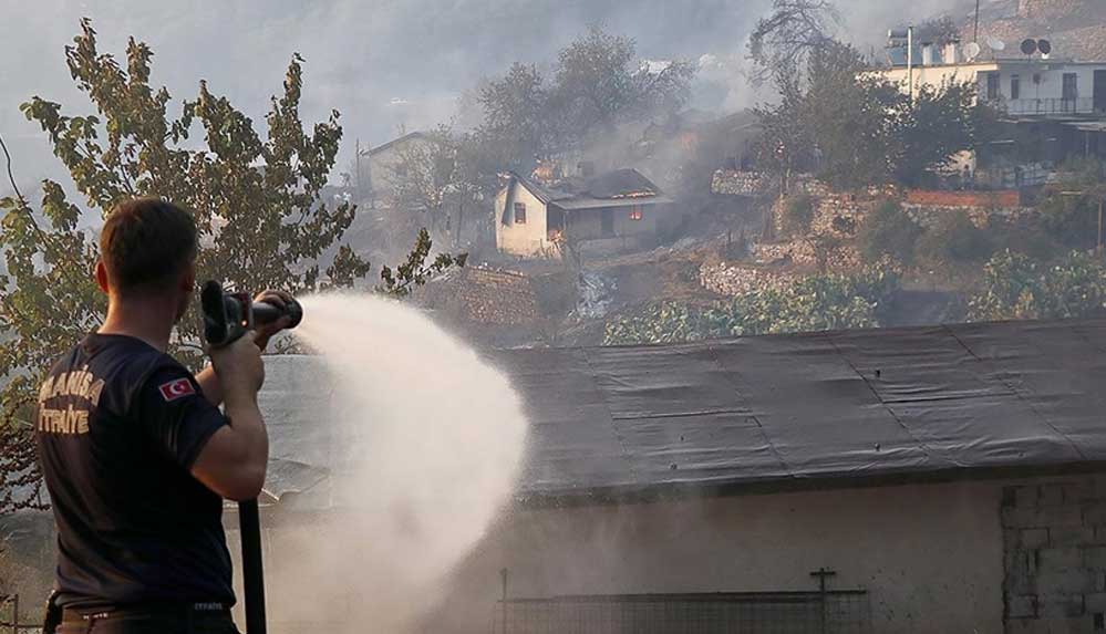 Marmaris'teki-orman-yangını,-yerleşim-yerlerine-kadar-ulaştı