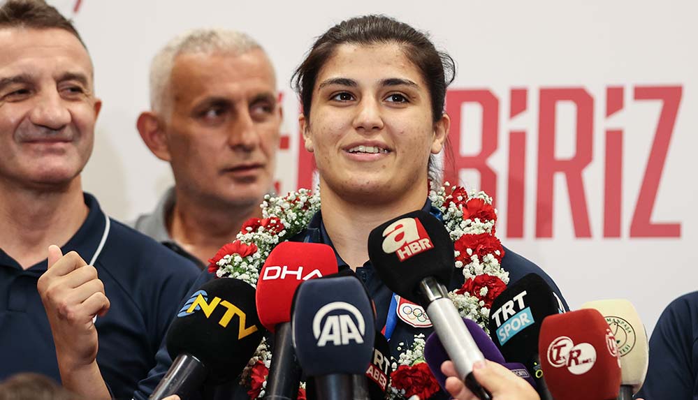 Milli sporcu Buse Naz Çakıroğlu'ndan altın madalya