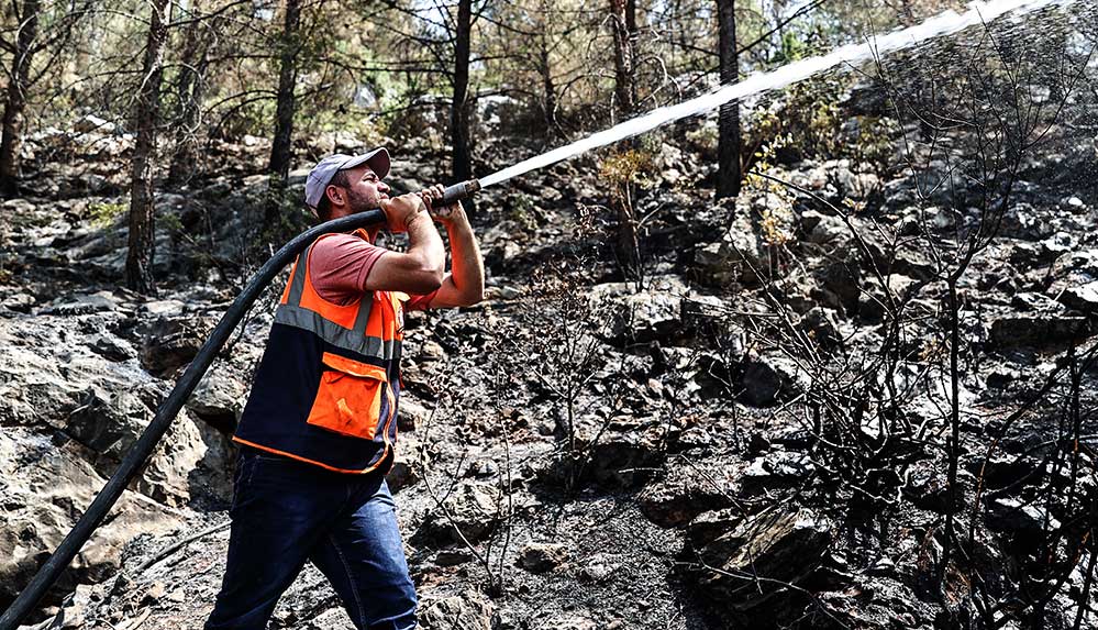 Orman işçisi Gündoğmuş'taki yangına müdahale ederken eşinin doğum yaptığını öğrendi 1 Orman işçisi Gündoğmuş'taki yangına müdahale ederken eşinin doğum yaptığını öğrendi