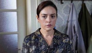 'Paylaşımları TRT'yi rahatsız eden' Ezgi Mola, Masumlar Apartmanı dizisinden ayrılıyor mu