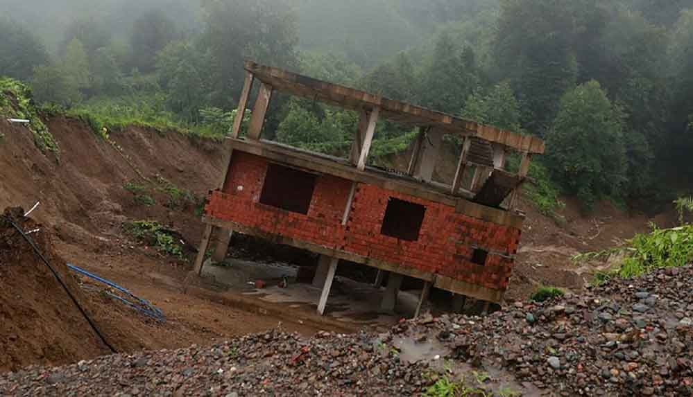 Selden-etkilenen-Rize'nin-Çayeli-ilçesi-için-acele-kamulaştırma-kararı-Resmi-Gazete'de