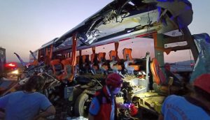 Soma'da tırın otobüse çarpması sonucu 9 kişi öldü, 30 kişi yaralandı