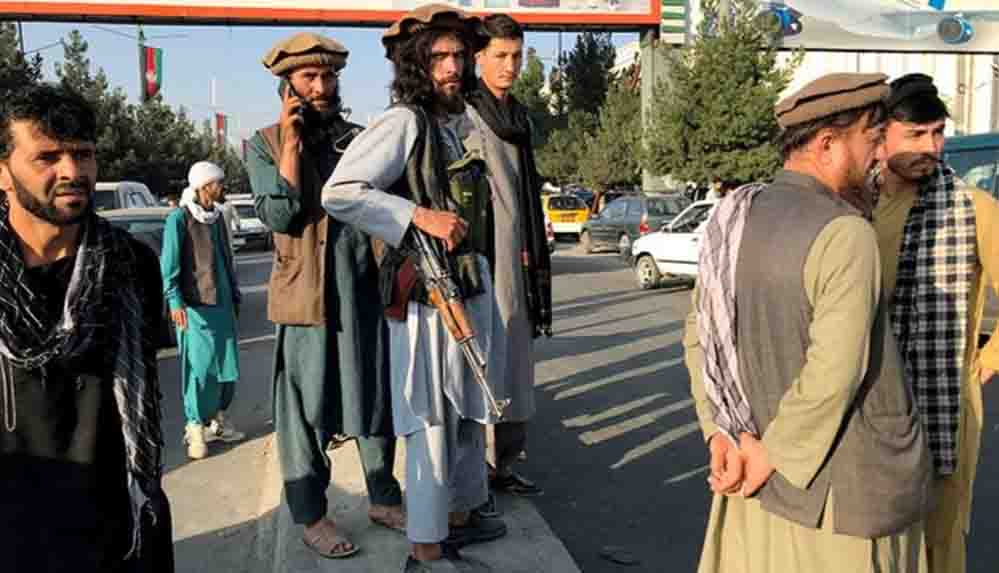 Taliban militanları, Cumhurbaşkanlığı Sarayı'nın spor salonunda