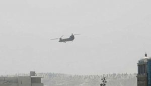 Taliban'dan kaçan Afgan hükümet güçleri helikopterle Özbekistan'da pamuk tarlasına indi