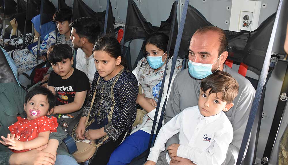 Afganistan'da bulunan 200'ü aşkın Türk vatandaşı nakliye uçağı ile Kabil'den ayrıldı