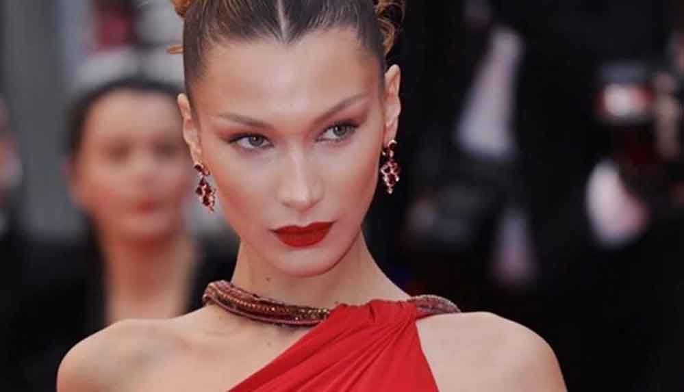 Bella Hadid'ten mültecilere uygulanan çifte standarda tepki 4 Ünlü-model-Bella-Hadid'ten-Zülfikar-kılıçlı-Hz.-Ali-paylaşımı