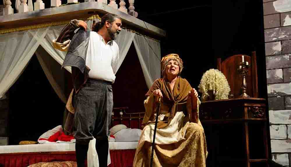 Uluslararası Bursa Festivali'nde 'Tarla Kuşuydu Juliet' oyunu perde açtı