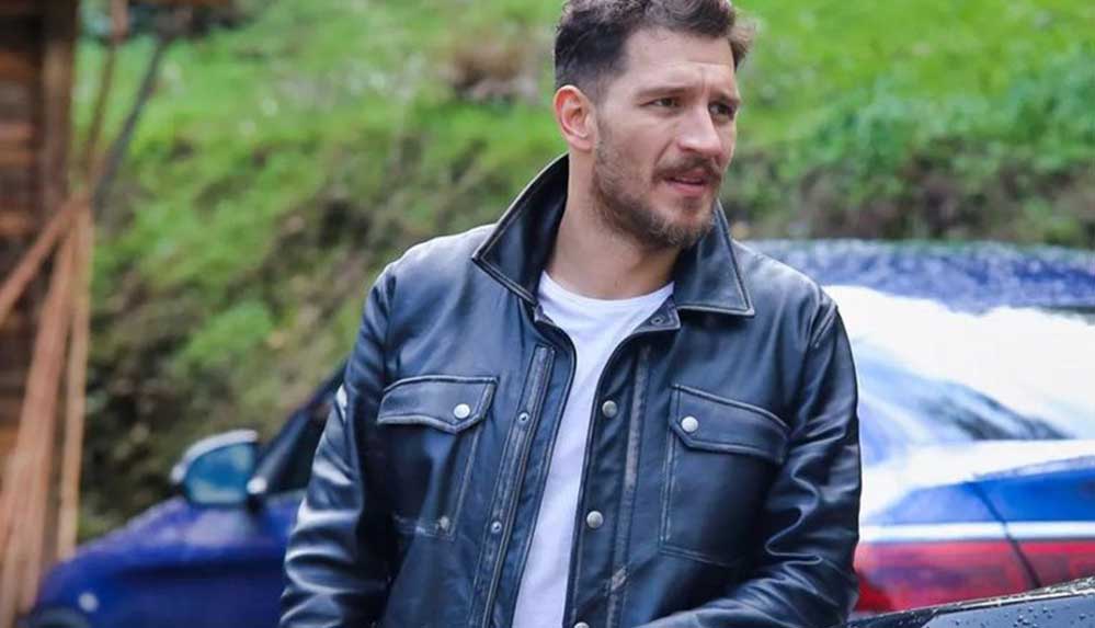 Ünlü-oyuncu,-dizi-setinde-çekilmiş-bir-kareyi-sosyal-medya-hesabından-paylaştı.-Kaygılaroğlu'nun-'Miki-bar-81'-notunu-düştüğü-paylaşım,-Instagram'da-kısa-sürede-çok-sayıda-beğeni-ve-yorum-aldı.