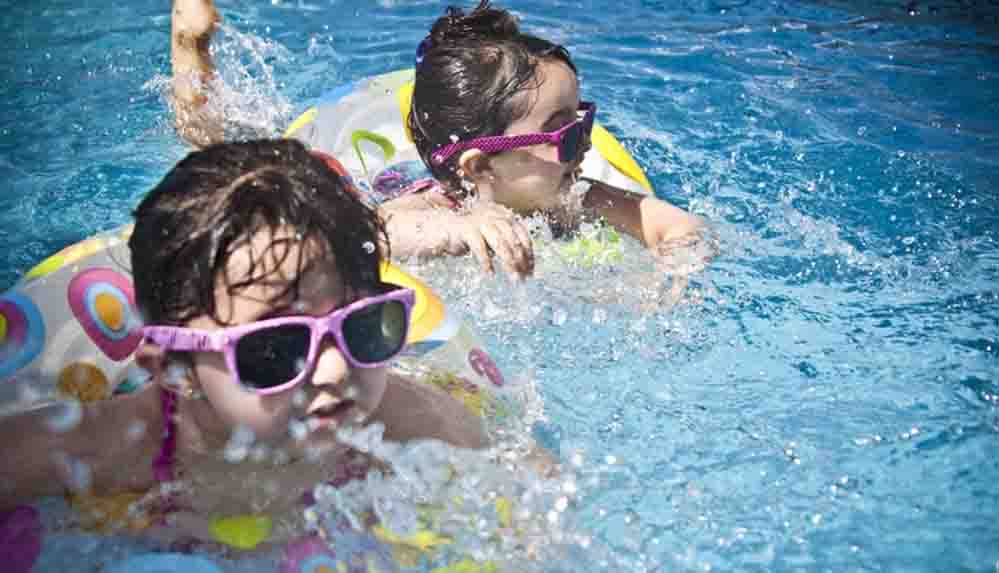 Uzmanı uyardı: El, ayak, ağız hastalığı havuza giren çocuklarda daha sık görülüyor