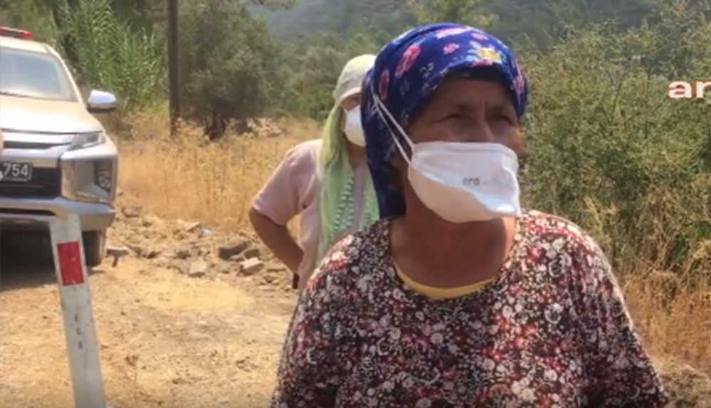 Yangına-lastik-ayakkabısıyla-müdahale-eden-köylü-kadın-Çay-dağıtacağına-hortum-getirseydi-ya-buraya