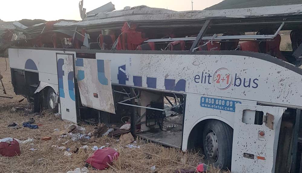 Balıkesir'de feci kaza! Yolcu otobüsü devrildi, 14 kişi öldü, 18 kişi yaralandı
