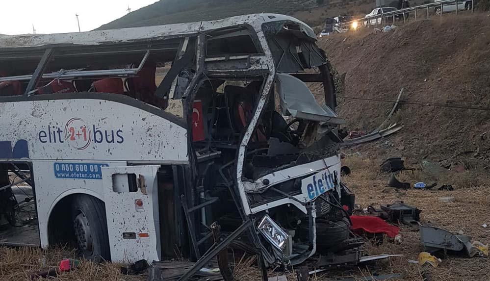 Balıkesir'de feci kaza! Yolcu otobüsü devrildi, 14 kişi öldü, 18 kişi yaralandı