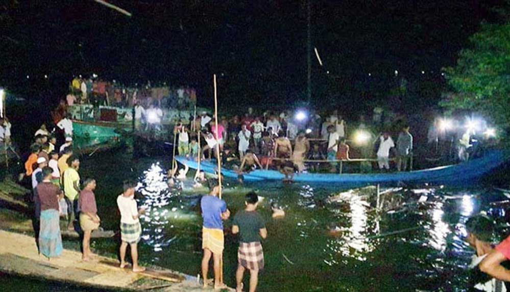 Bangladeş'te yolcu gemisi ve yük gemisi çarpıştı: En az 21 ölü