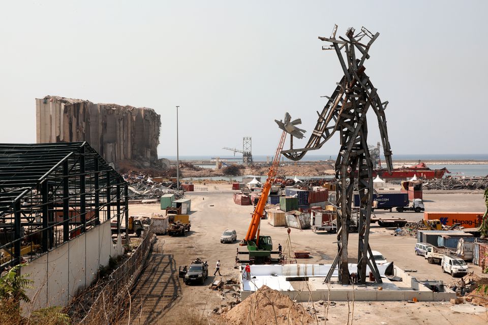 Beyrut Limanı'ndaki büyük patlamanın metal kalıntılarından anıt inşa edildi 1 Beyrut Limanı'ndaki büyük patlamanın metal kalıntılarından anıt inşa edildi