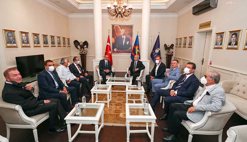 Kılıçdaroğlu, büyükşehir belediye başkanlarıyla birlikte THK'yı ziyaret etti̇