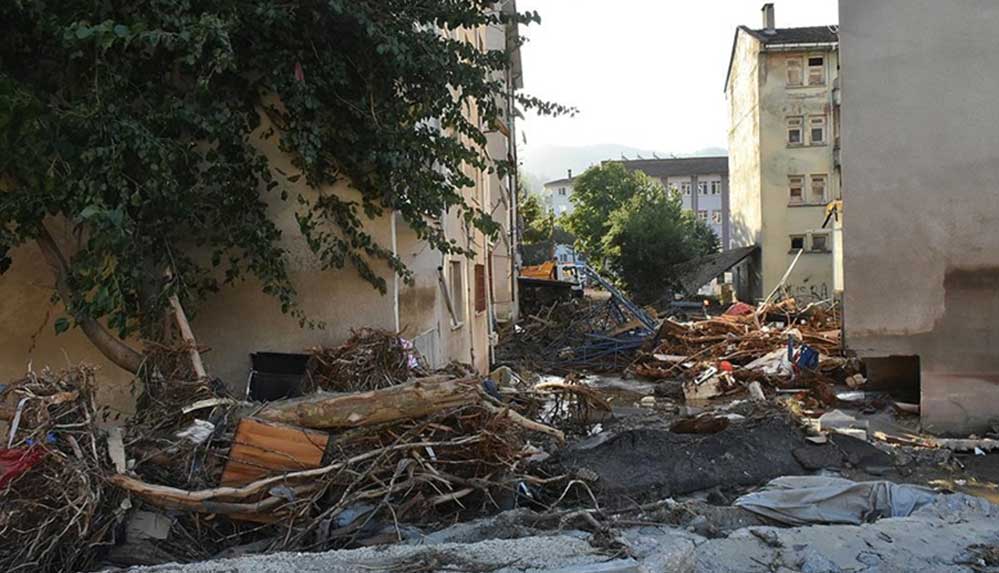 Kastamonu'daki sel felaketinde yıkılan bir binanın müteahhidi adliyeye sevk edildi