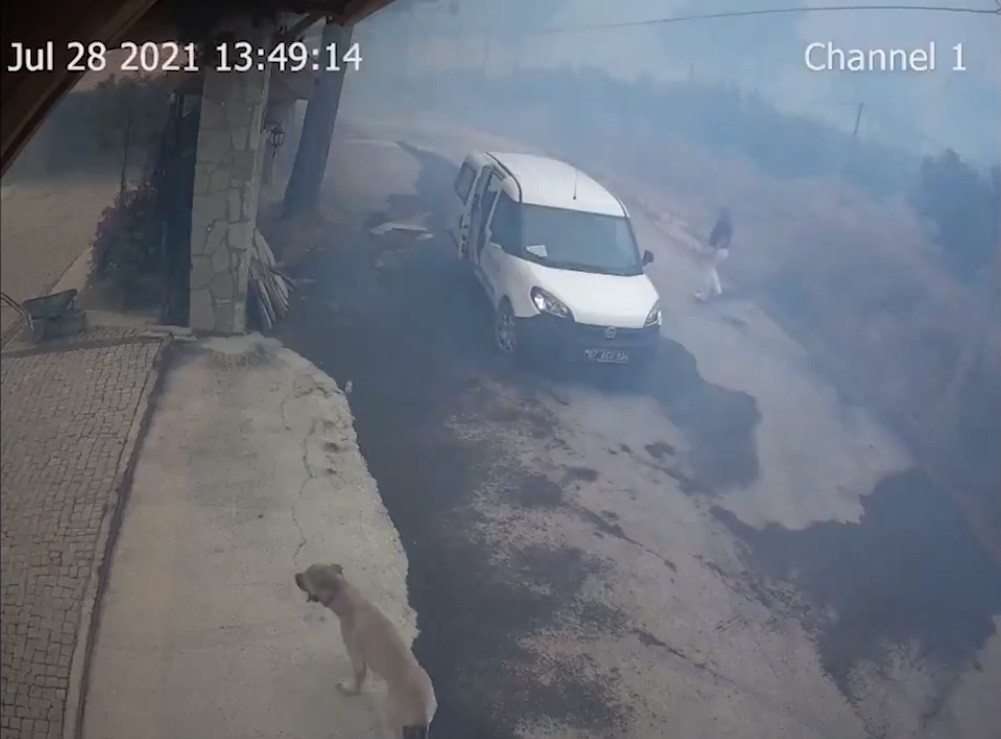 ‘Evini korudu’ denilen Manavgat Belediye Başkanı Şükrü Sözen, yanan evini paylaştı