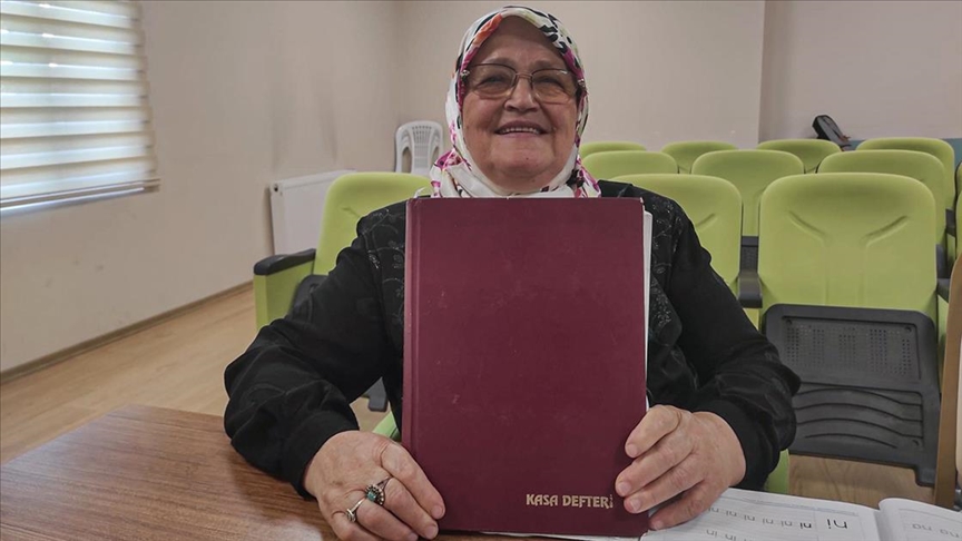 71 yaşında okuma yazma öğrendi, hayatını kaleme aldı