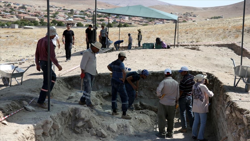 Savatra Antik Kenti'nde tiyatro gün yüzüne çıkarılıyor
