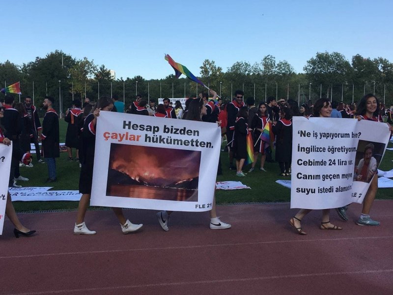 ODTÜ'nün mezuniyet törenine pankartlar damga vurdu
