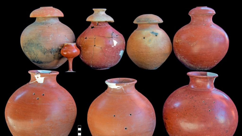 Çavuştepe Kalesi'nde bulunan 45 urne arkeologlarca mercek altına alındı