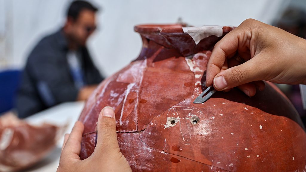 Çavuştepe Kalesi'nde bulunan 45 urne arkeologlarca mercek altına alındı