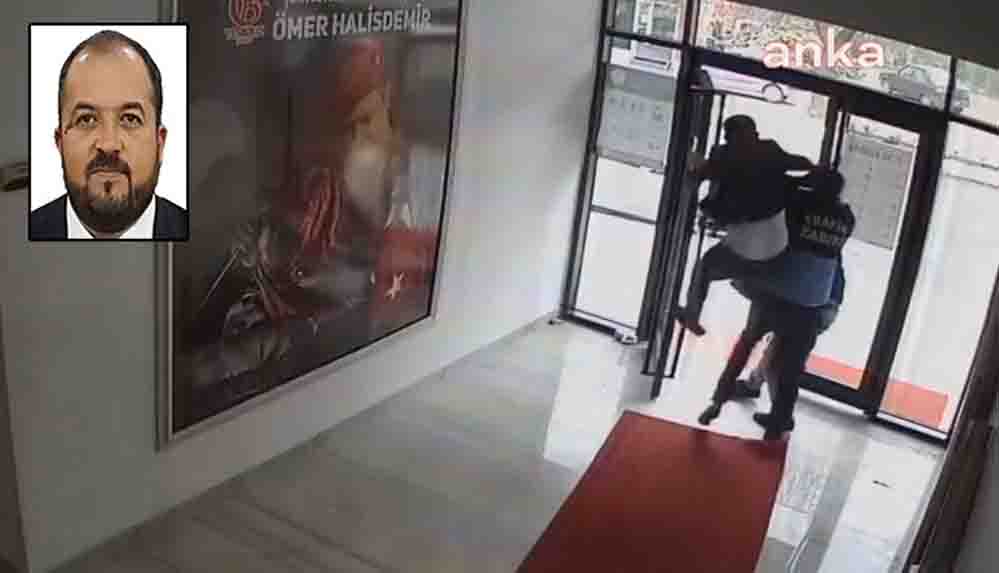 AKP’li belediye başkanı Fatih Ünsal'ın bir yurttaşı döverken çekilmiş görüntüsü ortaya çıktı