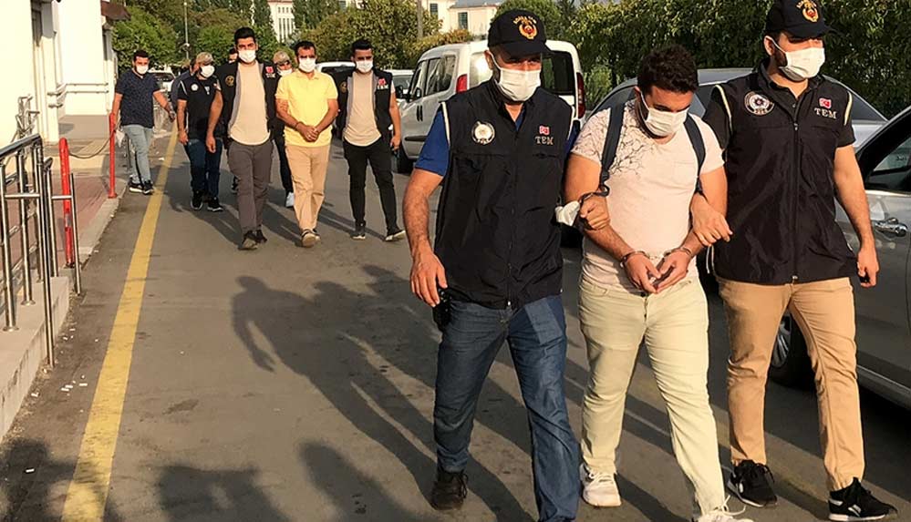 Adana'da FETÖ/PDY'ye yönelik operasyonda 8 şüpheli yakalandı