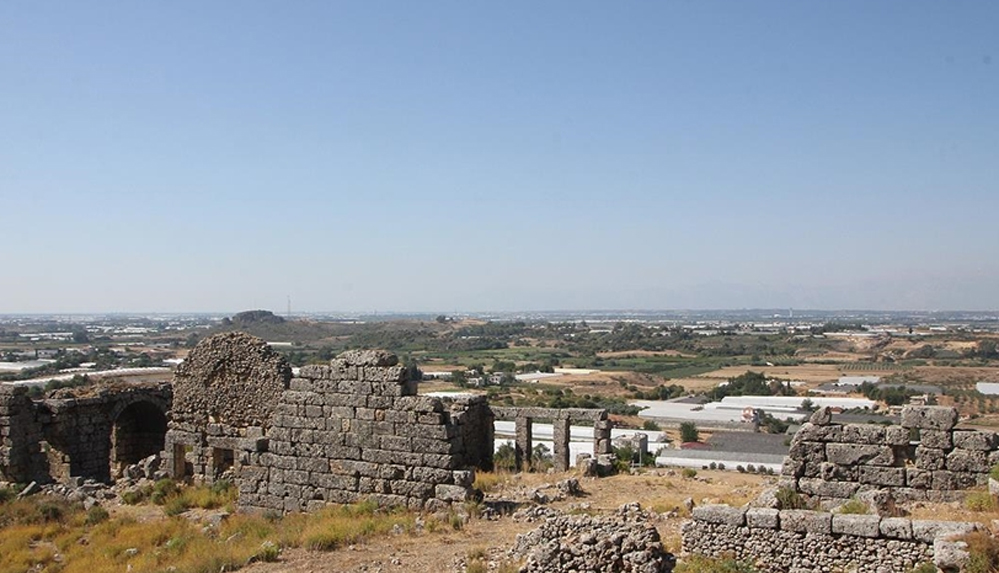Antalya'daki Sillyon Antik Kenti'nde demirci ve bıçak atölyesi bulundu