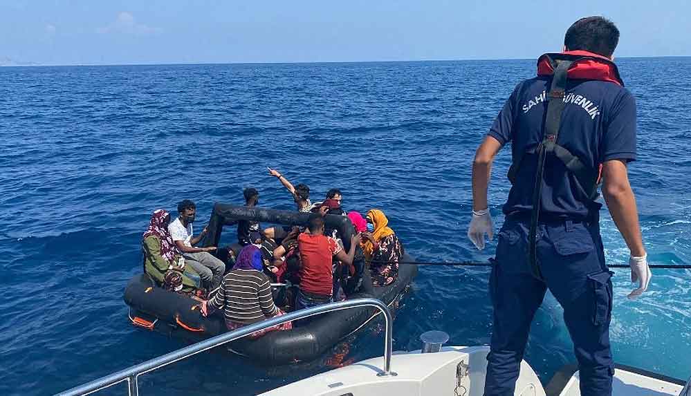 Aydın'da Türk kara sularına itilen 144 düzensiz göçmen kurtarıldı