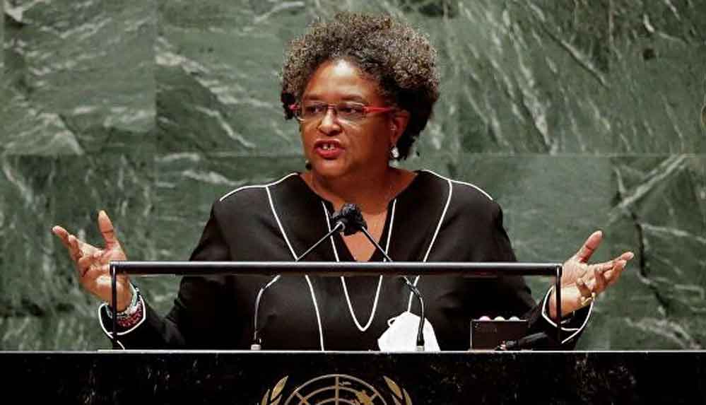 Barbados-Başbakanı--Erkeklerin-kelliğine-çözüm-bulabiliyorsak,-uygun-fiyatlara-yemek-gibi-basit-sorunları-da-çözebiliriz