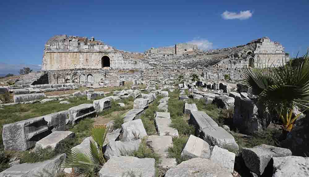 Didim'deki antik kent Miletos'ta 2 bin 400 yıllık iki eve ulaşıldı