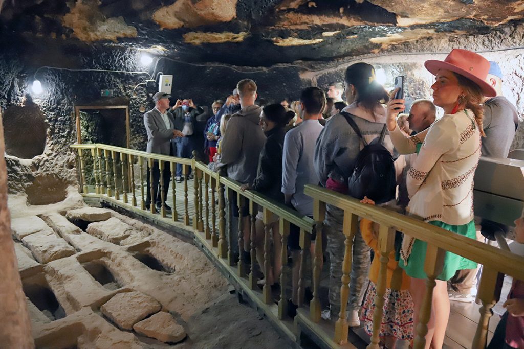 Aziz Mercurius yer altı şehrindeki mezarlar ilgi görüyor 4 Aziz Mercurius yer altı şehrindeki mezarlar ilgi görüyor