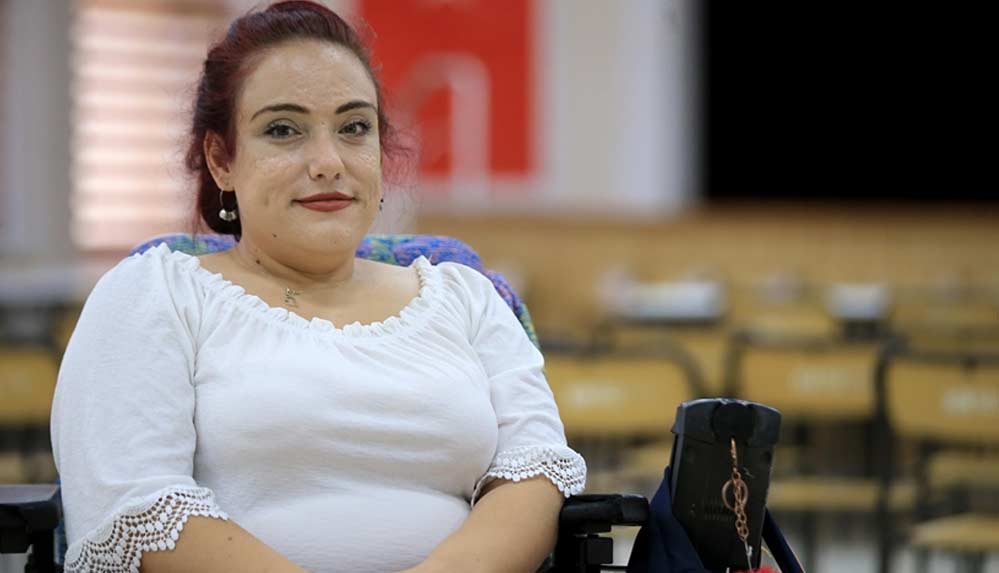 Engeline rağmen öğrenme azmiyle çevresine örnek oluyor 4 Engeline-rağmen-öğrenme-azmiyle-çevresine-örnek-oluyor