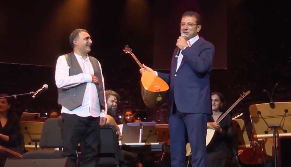 Erdal-Erzincan,-bağlamasını-İmamoğlu'na-hediye-etti