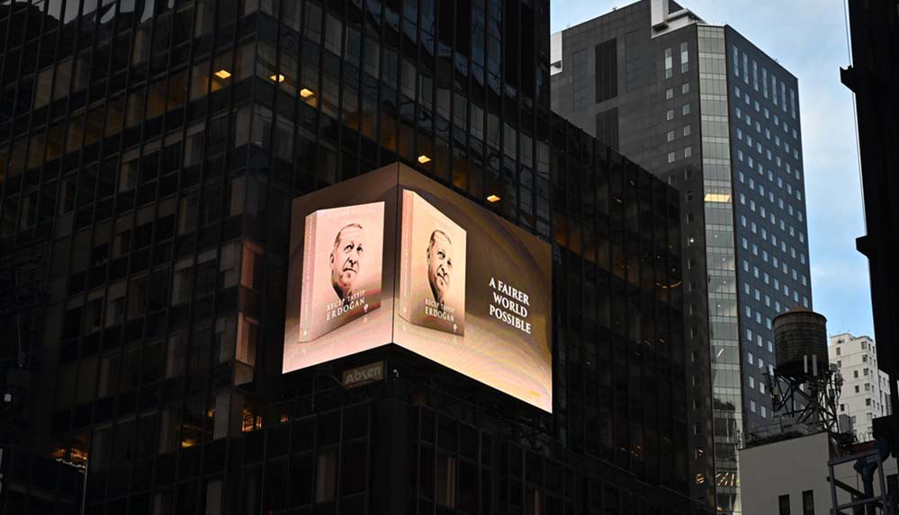 Erdoğan'ın kitabı New York’ta led ekranlarda tanıtıldı