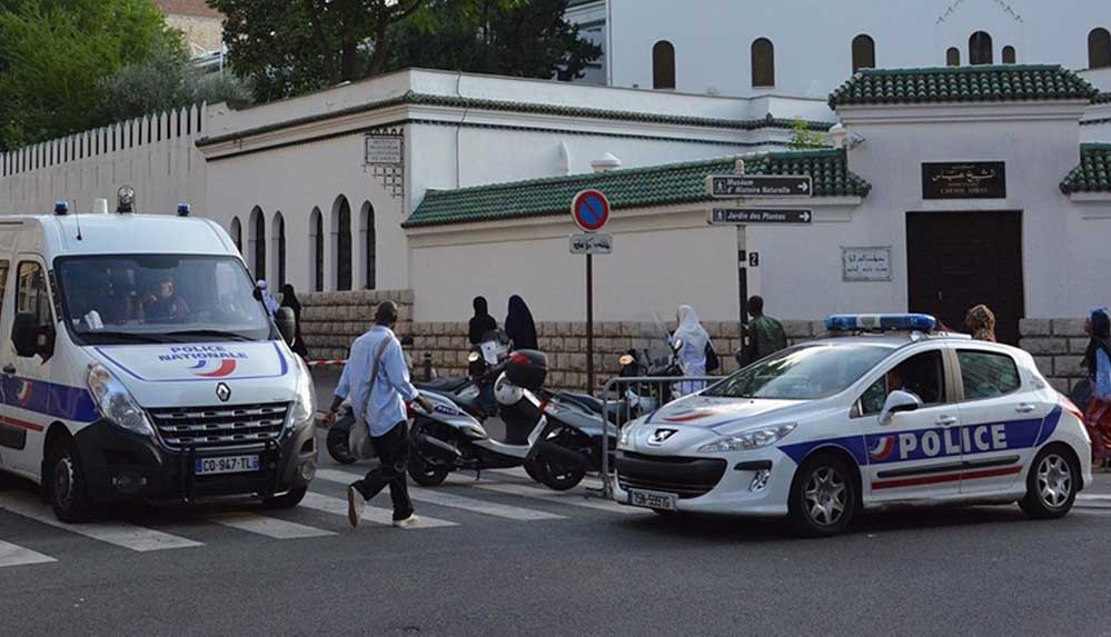Fransa'da 89 camide yapılan denetlemenin sonucunda 3'te 1'i kapatıldı, 2 imam sınır dışı edildi