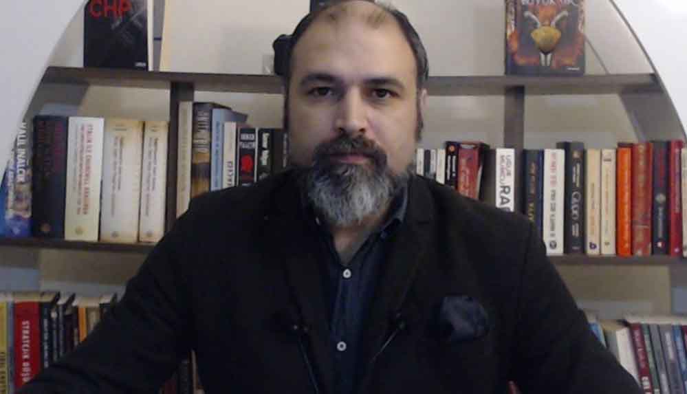 Gazeteci-Celal-Eren-Çelik'e-yumruklu-saldırı