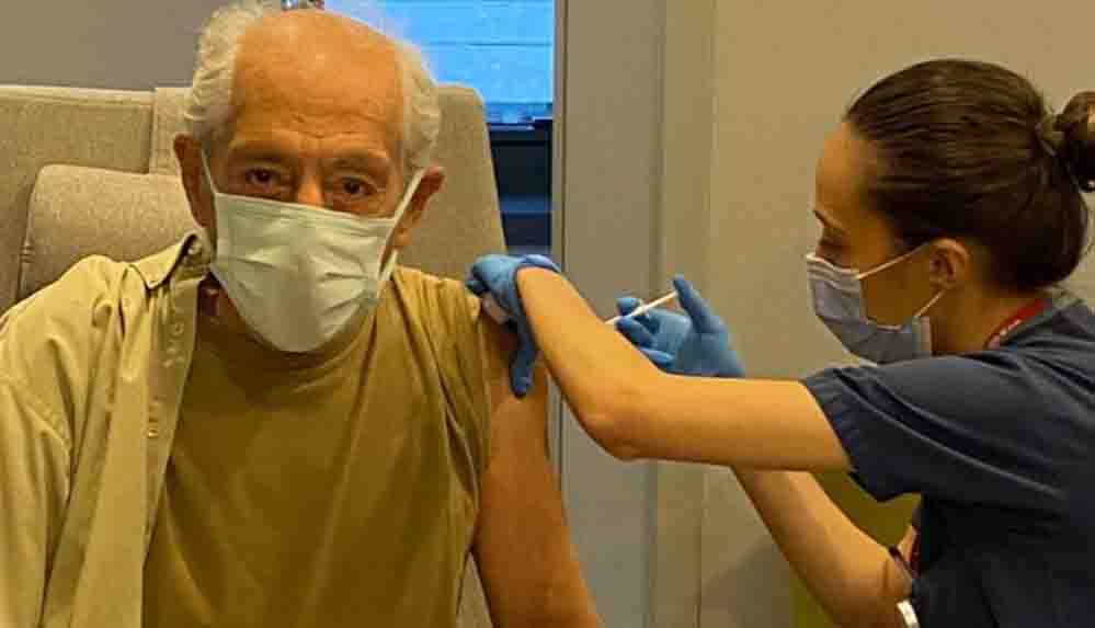 Genco Erkal dördüncü doz aşısını oldu