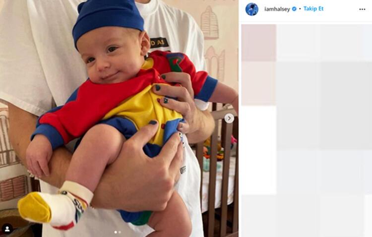 Halsey oğlu Ender'in yüzünü gösterdi!