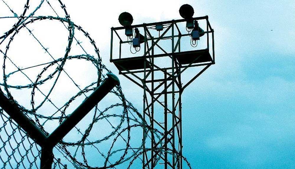 İsrail-hapishanesinden-6-Filistinli-tutuklu-tünel-kazarak-kaçtı