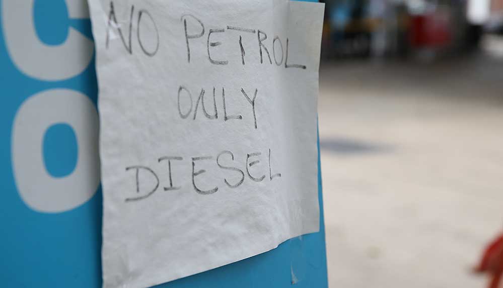 İngiltere,-yakıt-tedariki-sorununu-çözmek-için-askerleri-hazır-durumda-bekletecek