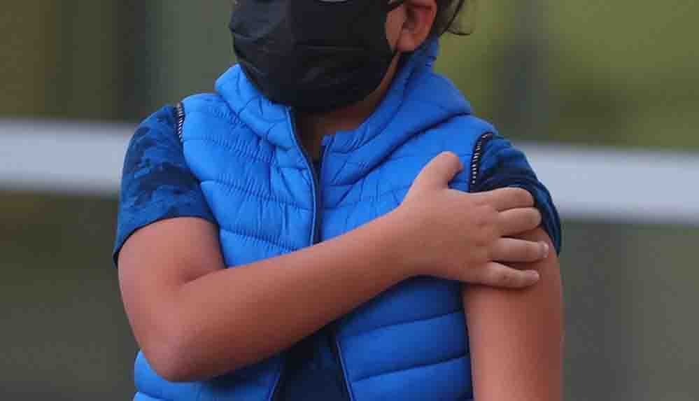 İngiltere'de 12-15 yaş arasındaki çocuklara Covid-19 aşı önerisi