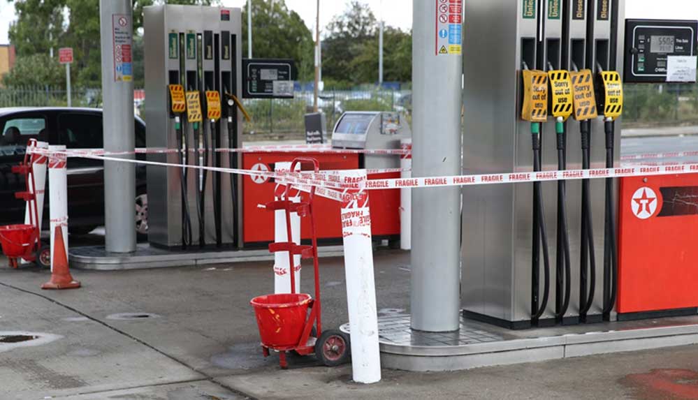 İngiltere'de-yakıt-krizi-kanser-hastalarının-randevularının-ertelenmesine-neden-oldu