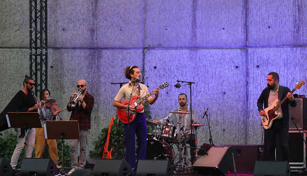 İş-Sanat'ın-Cuma-İş-Çıkışı-açık-hava-konserleri-başladı