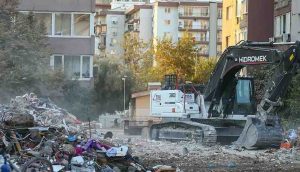 İzmir depreminde yıkılan Rıza Bey Apartmanı'ndaki ölüm ve yaralanmalara ilişkin sanıklar hakim karşısında