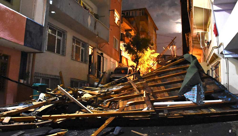 İstanbul'da kuvvetli sağanak ve fırtına etkili oluyor