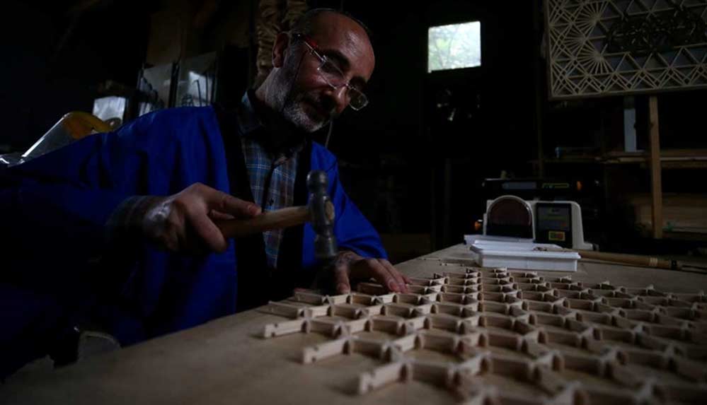 Japonların-altı-asırlık-kumiko-sanatı-Hikmet-öğretmenin-elinde-canlanıyor